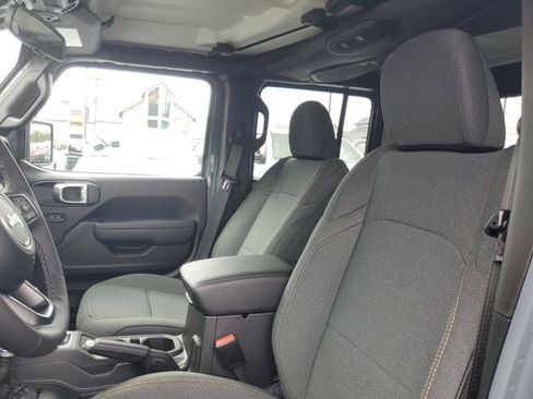 New 2025 Jeep Gladiator Sport image 14