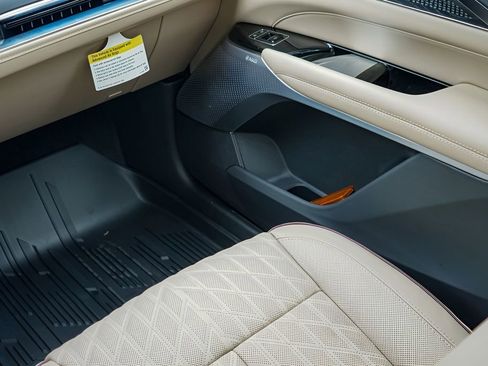 New 2026 Cadillac Lyriq Signature Luxury w/ Nappa Leather Package AWD/4WD image 26
