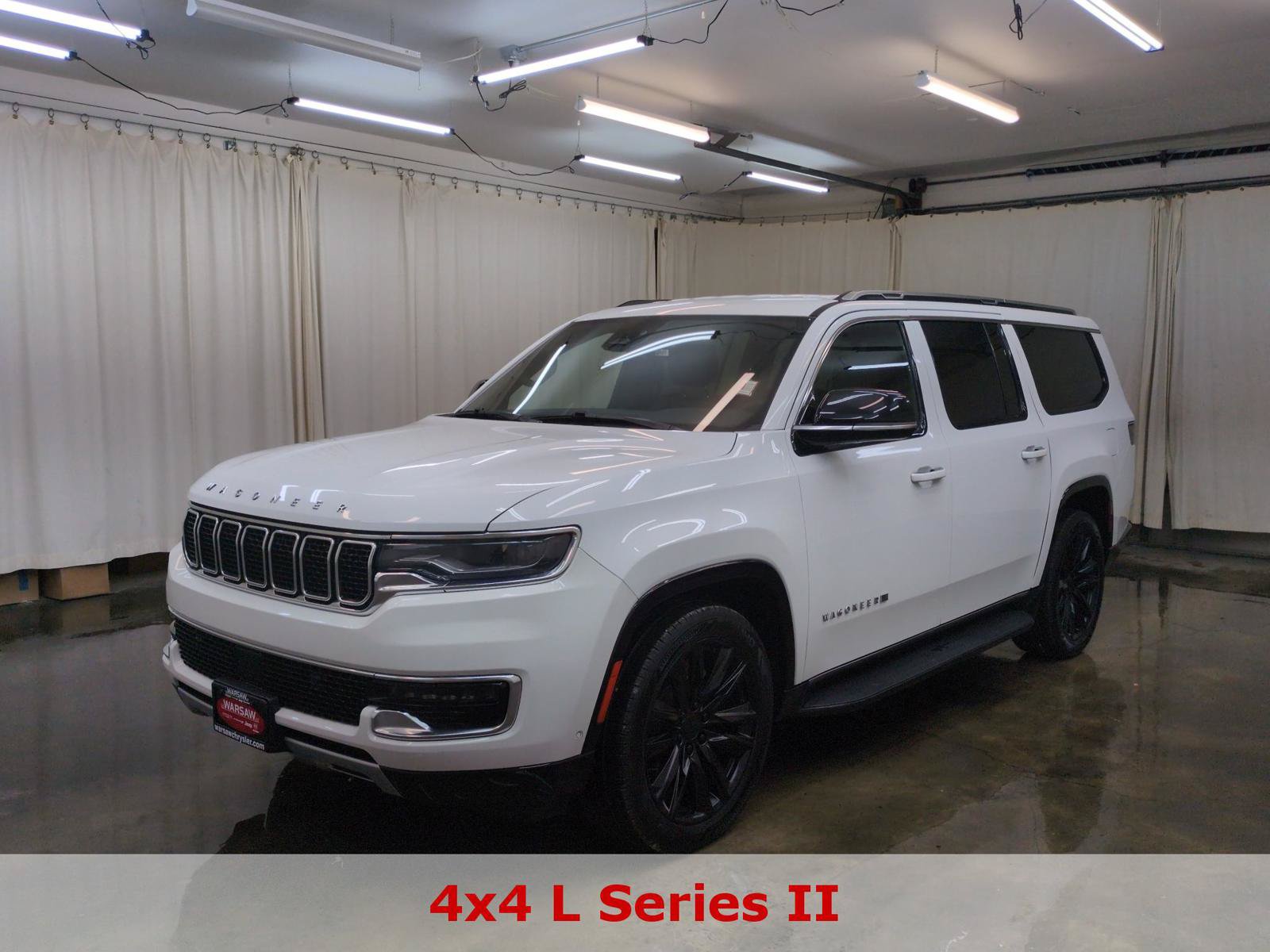 Used 2024 Jeep Wagoneer L Series II w/ Flexible Seating Group AWD/4WD image 1