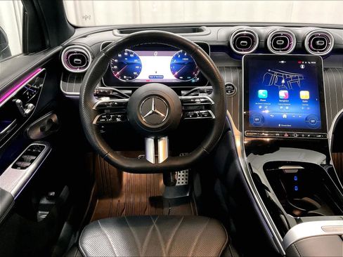 Used 2025 Mercedes-Benz GLC 300 4MATIC image 17