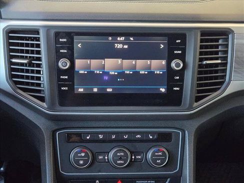 Used 2020 Volkswagen Atlas Cross Sport SE w/ Panoramic Sunroof Package FWD image 15