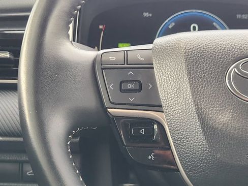Used 2025 Toyota Camry SE FWD image 27