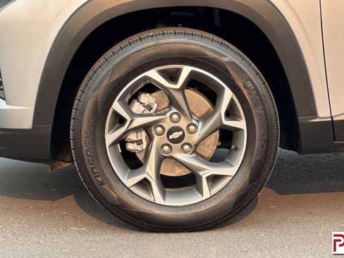 Certified 2025 Chevrolet Trax LT FWD image 31