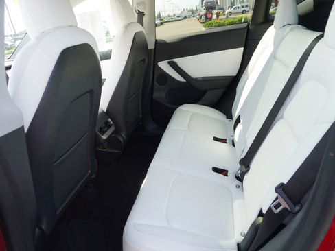 Used 2021 Tesla Model Y Long Range image 13