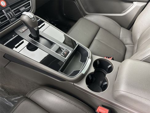 Certified 2023 Porsche Macan image 32