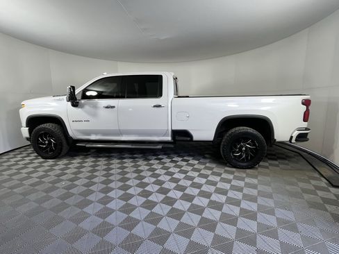 Used 2021 Chevrolet Silverado 2500 High Country w/ Z71 Off-Road Package AWD/4WD image 2