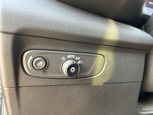 Used 2023 Buick Envision Essence AWD/4WD image 21