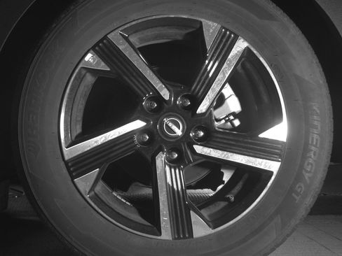 Used 2025 Nissan Sentra SV FWD image 13