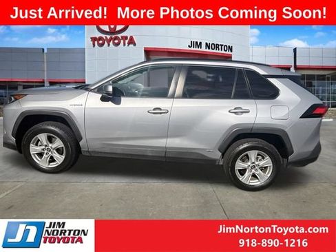 Used 2020 Toyota RAV4 XLE AWD/4WD image 4