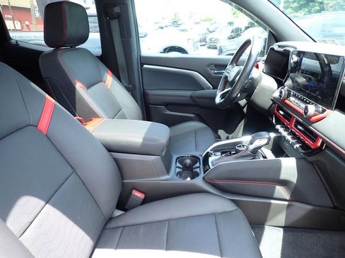 Used 2023 Chevrolet Colorado Z71 w/ Z71 Convenience Package 2 AWD/4WD image 10