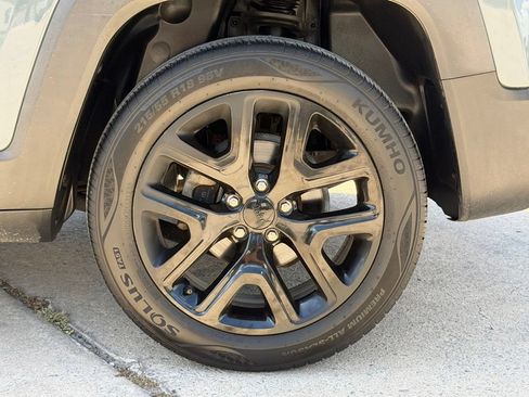 Used 2018 Jeep Renegade Altitude FWD image 3
