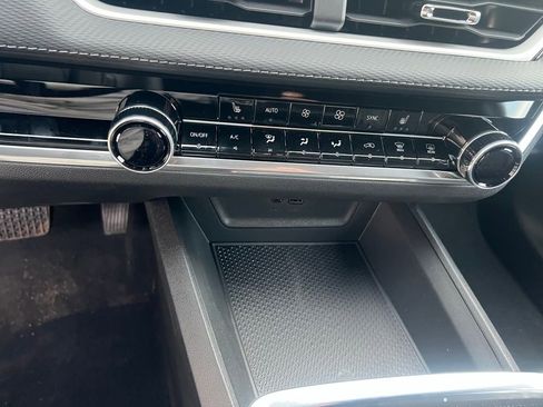New 2026 Chevrolet Equinox LT w/ Convenience Package II FWD image 13