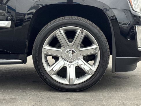 Used 2020 Cadillac Escalade Luxury image 34