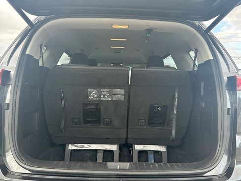 Used 2024 Kia Carnival EX image 16