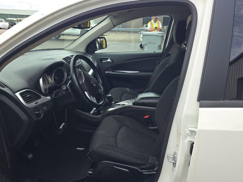 Used 2019 Dodge Journey SE w/ Connectivity Group image 4