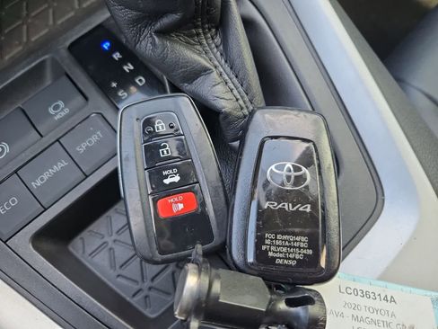 Used 2020 Toyota RAV4 XLE Premium FWD image 34