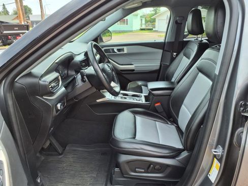 Used 2023 Ford Explorer XLT w/ Equipment Group 202A image 10