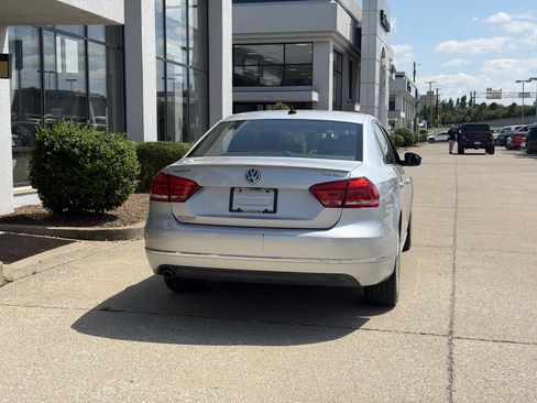 Used 2013 Volkswagen Passat TDI SEL Premium FWD image 5