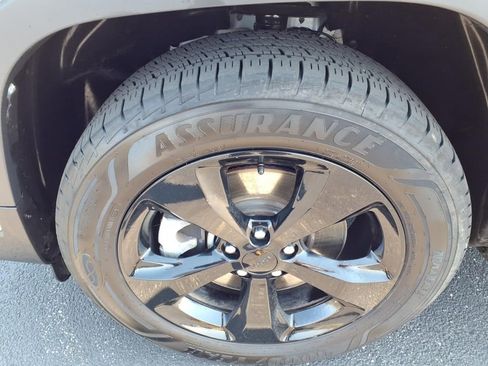 Used 2021 Jeep Cherokee Latitude Plus AWD/4WD image 30