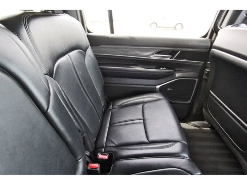 Used 2024 Jeep Wagoneer L Series II image 11