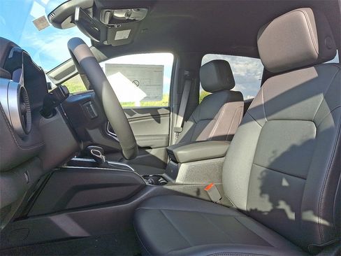 New 2025 Chevrolet Colorado LT w/ LT Convenience Package image 6