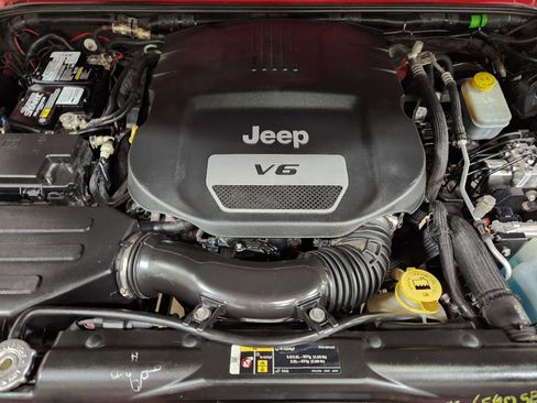 Used 2017 Jeep Wrangler Unlimited Sahara w/ Connectivity Group AWD/4WD image 49