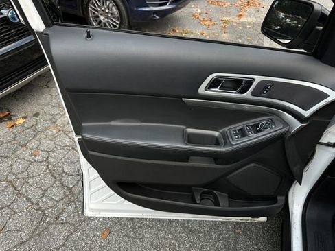 Used 2014 Ford Explorer XLT w/ Equipment Group 202A image 10