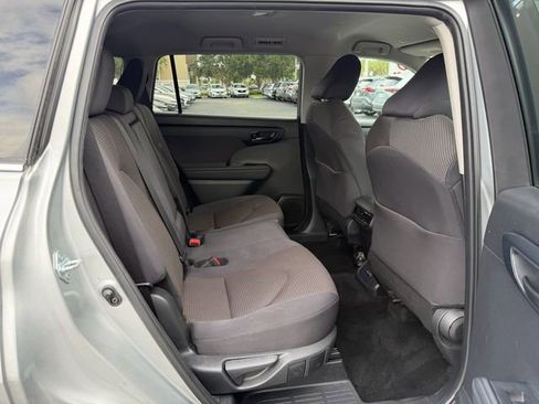 Used 2024 Toyota Highlander LE FWD image 18