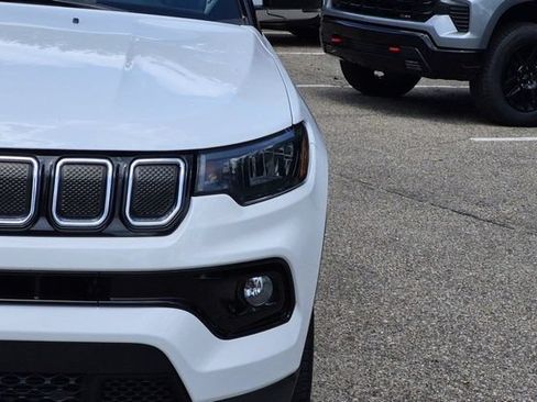 Used 2022 Jeep Compass Limited AWD/4WD image 9