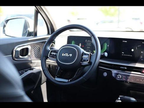 Used 2025 Kia Sorento S image 10