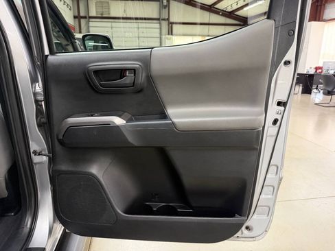 Used 2017 Toyota Tacoma SR5 w/ Tow Package AWD/4WD image 14