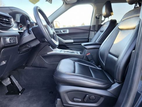 Certified 2022 Ford Explorer XLT w/ Equipment Group 202A image 19