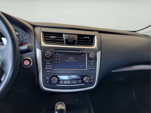 Used 2016 Nissan Altima 3.5 SL FWD image 12