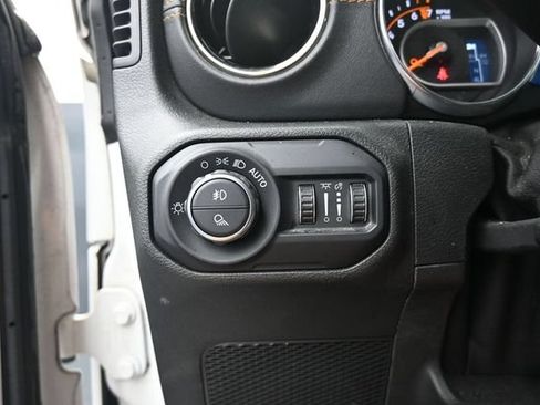 Used 2021 Jeep Gladiator Overland AWD/4WD image 23