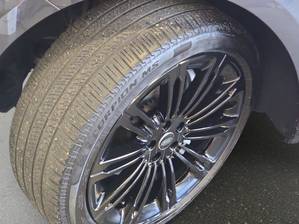 Certified 2025 Land Rover Range Rover Long Wheelbase SE AWD/4WD image 35