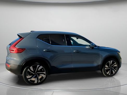 Used 2023 Volvo XC40 B5 Plus w/ Protection Package Premier AWD/4WD image 31
