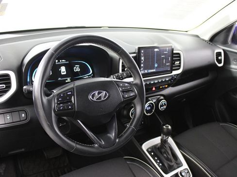 Used 2023 Hyundai Venue Limited FWD image 7