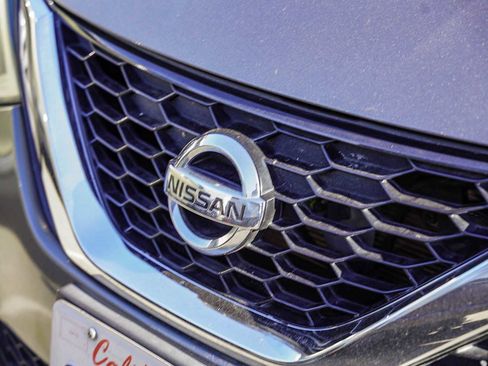 Used 2019 Nissan Sentra S image 3