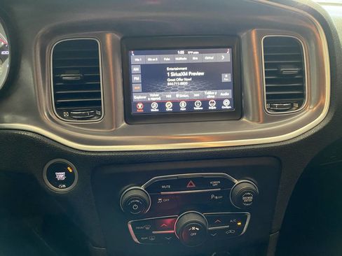 Used 2019 Dodge Charger SXT image 15