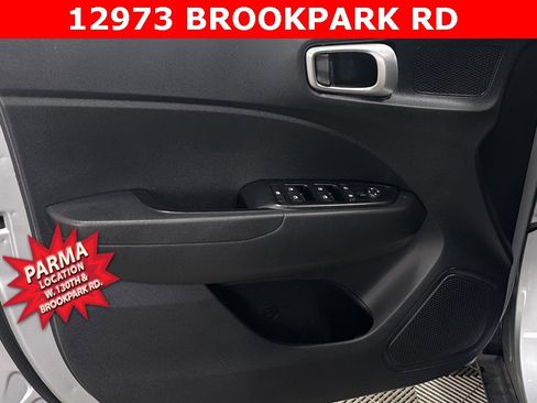 Used 2021 Hyundai Venue SEL image 7