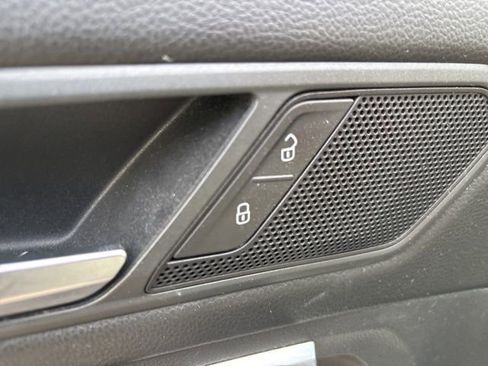 Used 2020 Volkswagen Tiguan SE w/ Panoramic Sunroof Package image 14