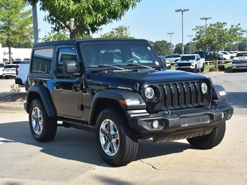 Used 2023 Jeep Wrangler Sport AWD/4WD image 3
