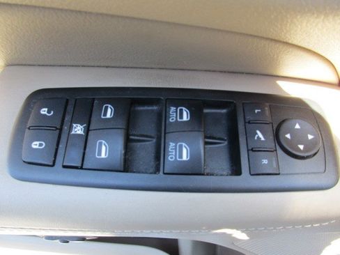 Used 2015 Jeep Grand Cherokee Overland AWD/4WD image 19