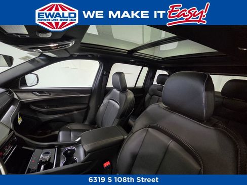 New 2025 Jeep Grand Cherokee Limited image 15