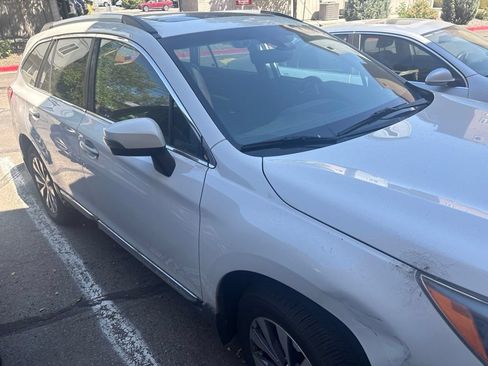 Used 2017 Subaru Outback 3.6R Touring AWD/4WD image 3