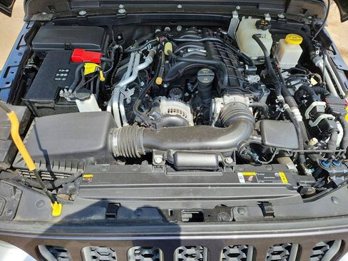 Used 2023 Jeep Gladiator Overland AWD/4WD image 9