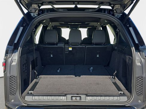 New 2026 Land Rover Discovery Limited Edition image 13