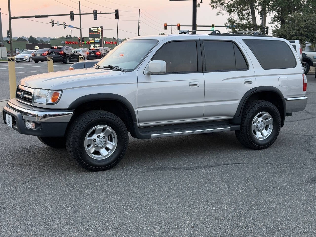 Used 1999 Toyota 4Runner SR5 w/ Upgrade Value Pkg 4 AWD/4WD image 12