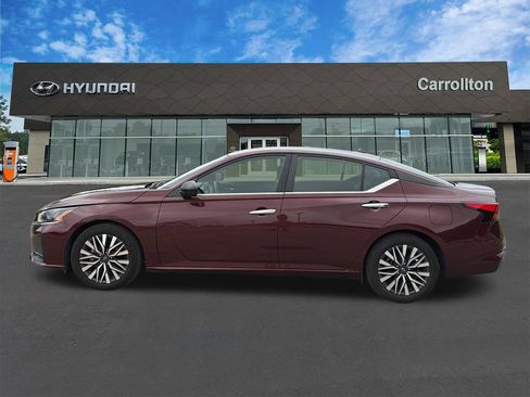 Used 2025 Nissan Altima 2.5 SV FWD image 8