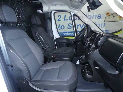 Used 2025 RAM ProMaster 2500 w/ U-Haul Equipment Group FWD image 8